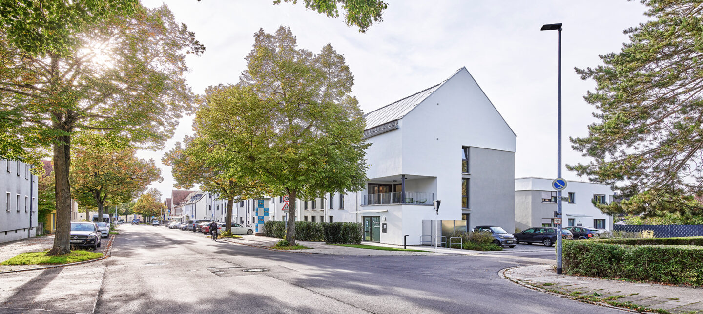 Hausfront und Eingang von der Hauptstelle