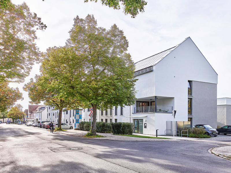 Hausfront und Eingang von der Hauptstelle